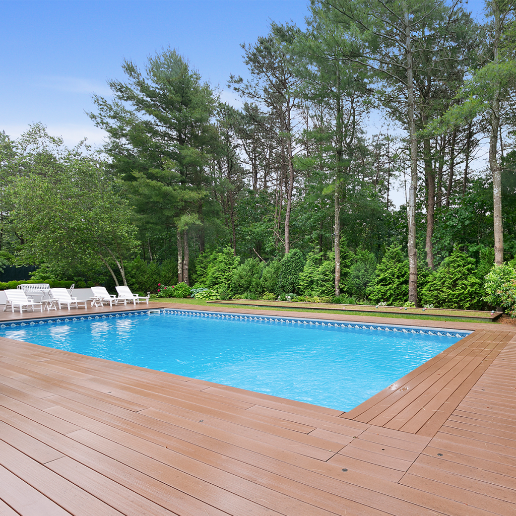 a photo of the pool at 10 Whippoorwill Ct