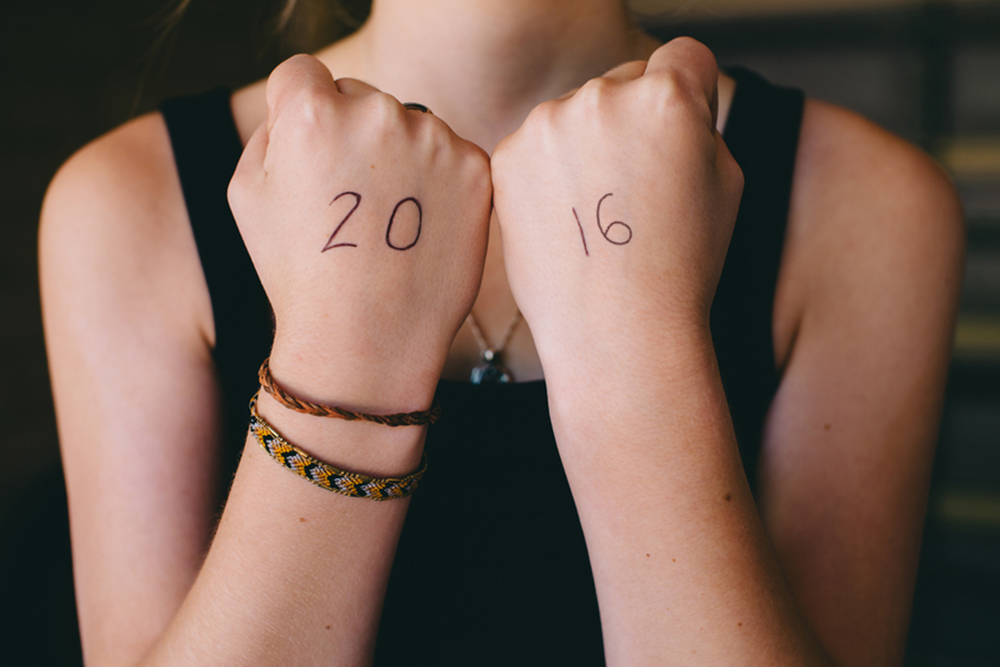 girl setting financial goals for 2016