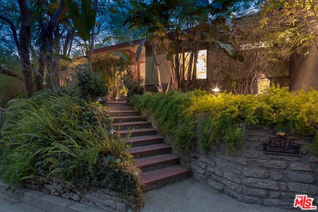 anna faris sells her hollywood hills home for $2.09m pool 2