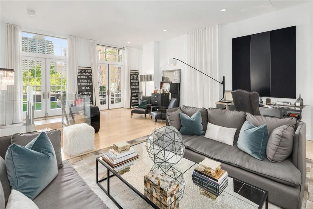 Jennifer Lopez Lists Manhattan Penthouse living room