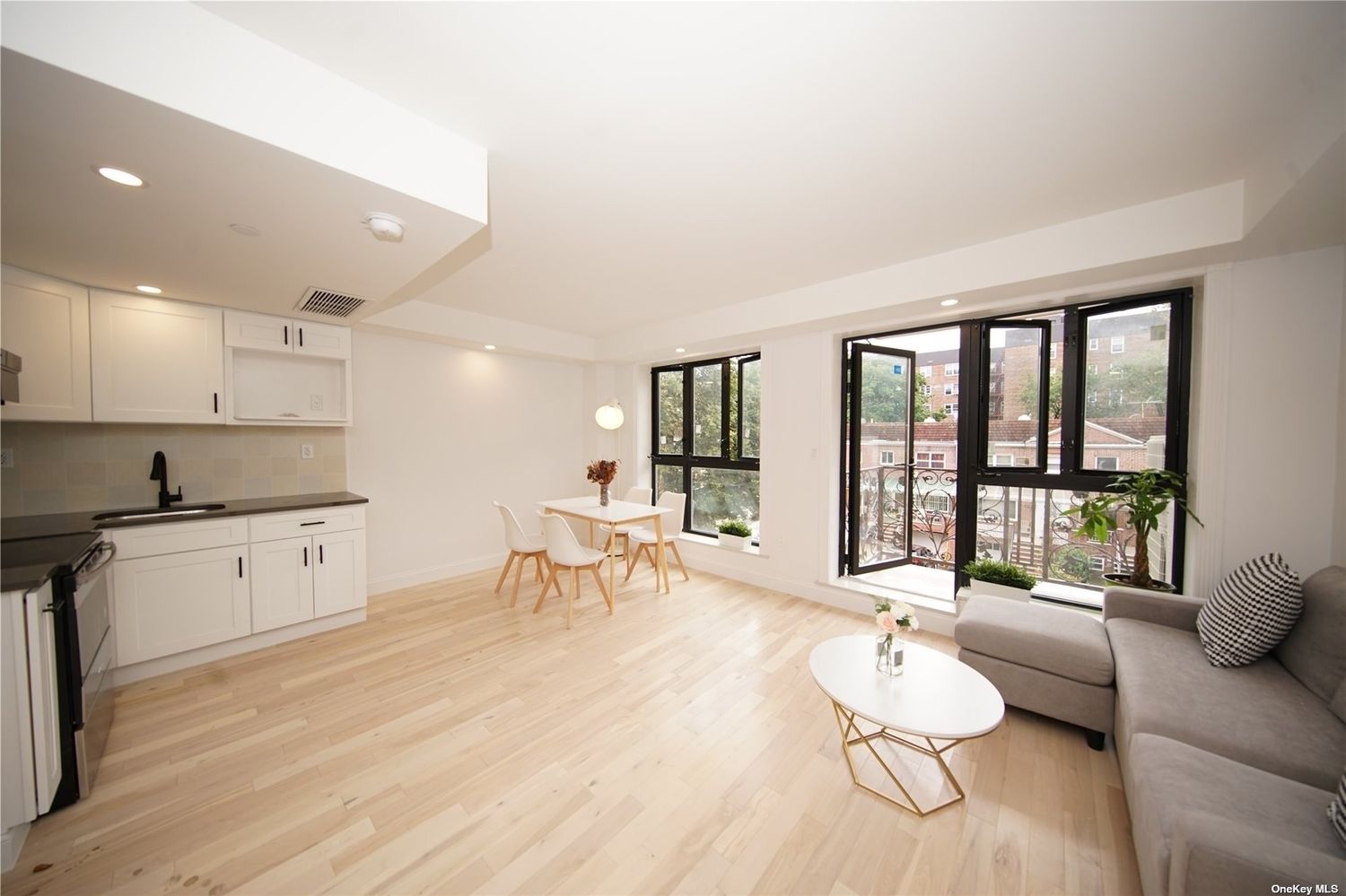 Living room in Forest Hills rentals