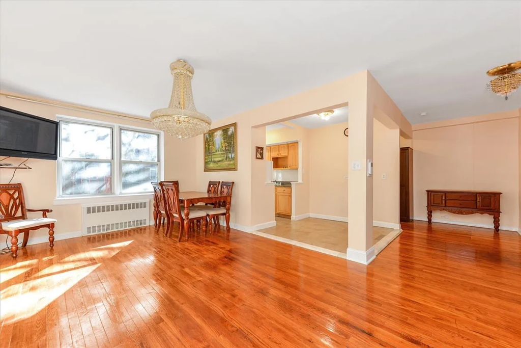 Living room Forest Hills rentals