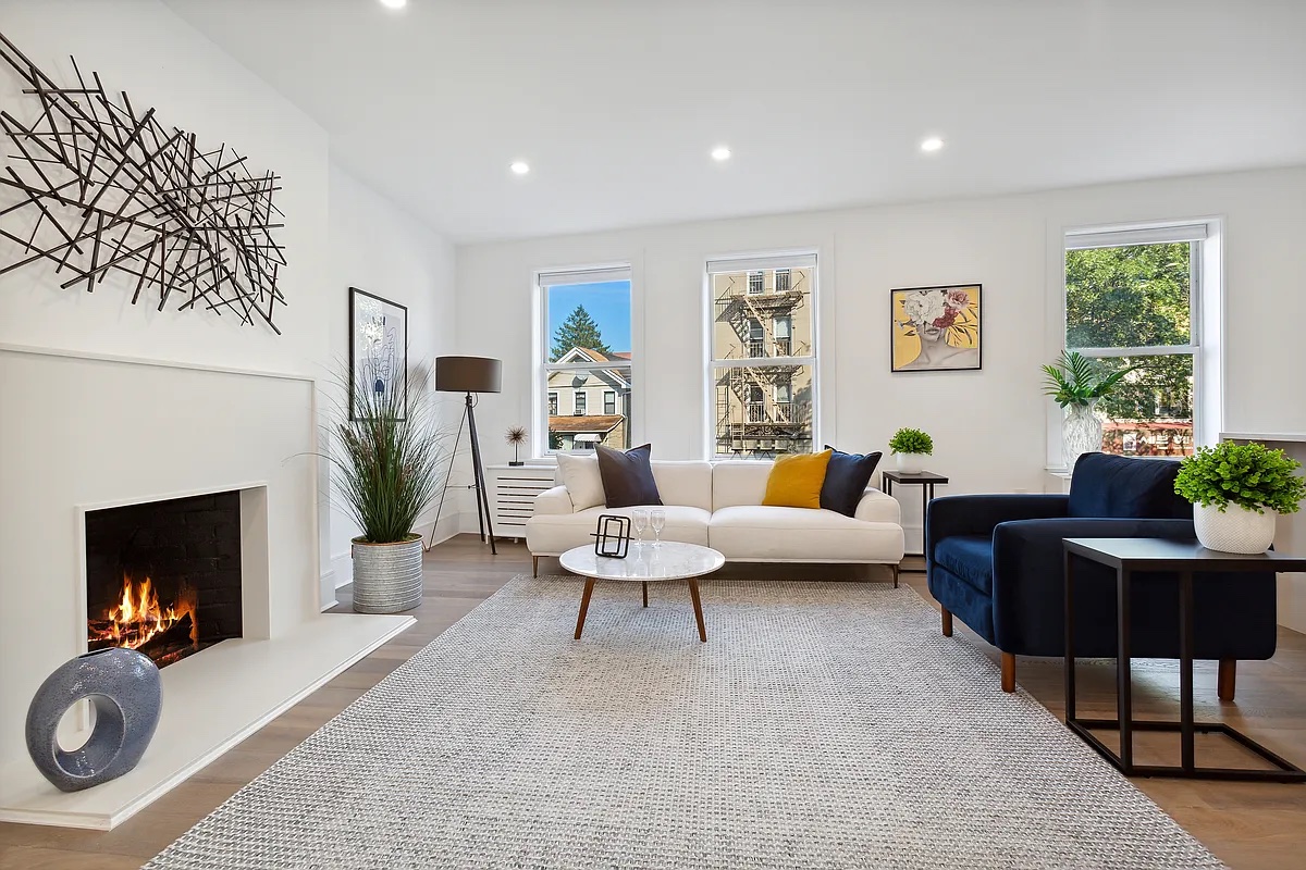 living room in condo Flushing homes for sale