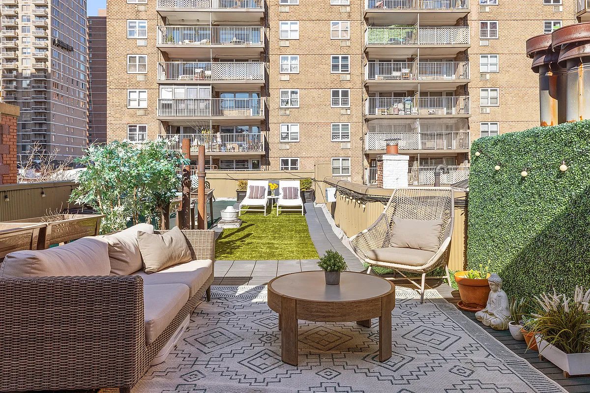 private rooftop terrace for pre-war Yorkville 1-bedroom