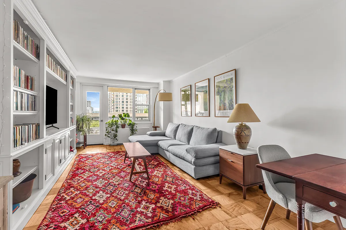 living room in Upper West Side homes under $1 million