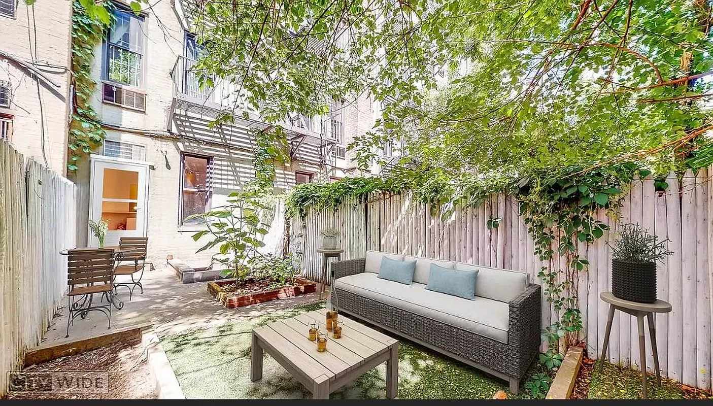 backyard in Yorkville apartments