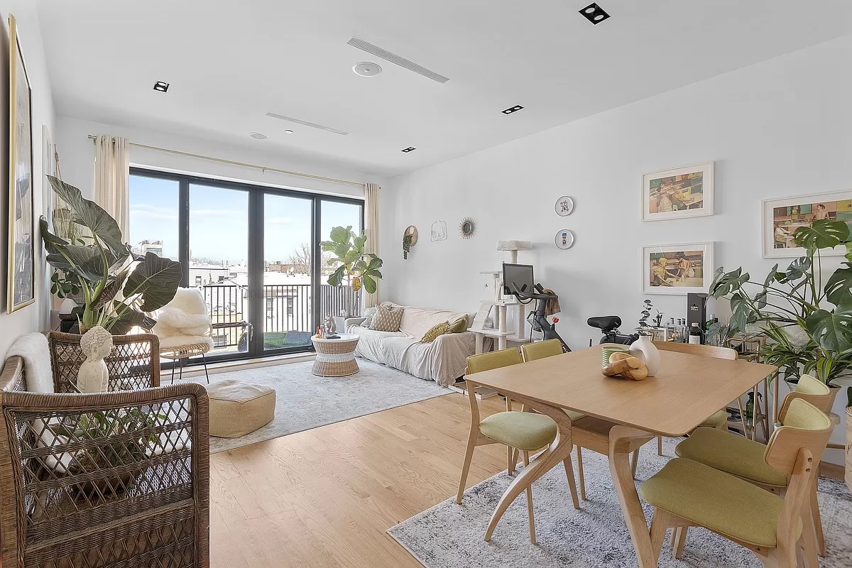 Bushwick living room with balcony - no-fee 1-bedrooms