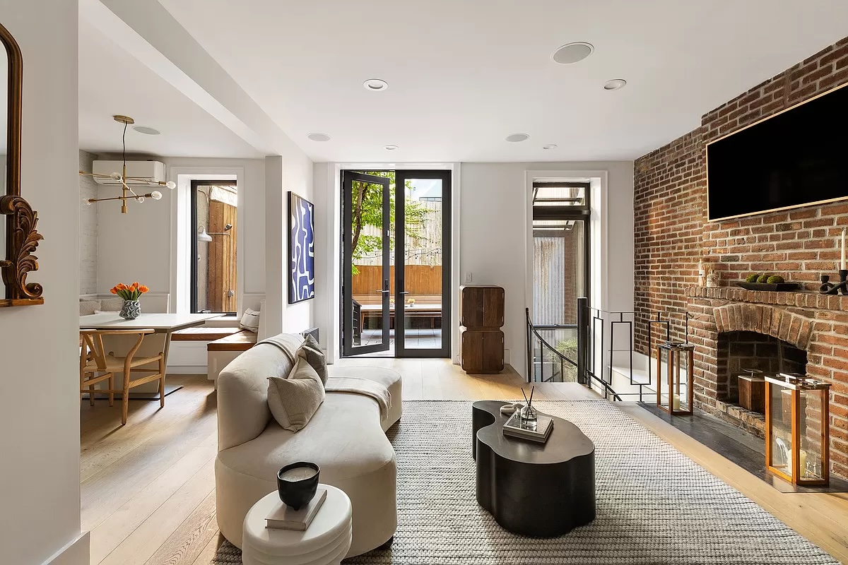 Hell's Kitchen living room - open houses for February 17