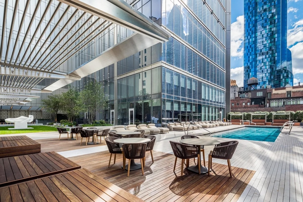 outdoor pool and lounge are nyc luxury amenities at Central Park Tower
