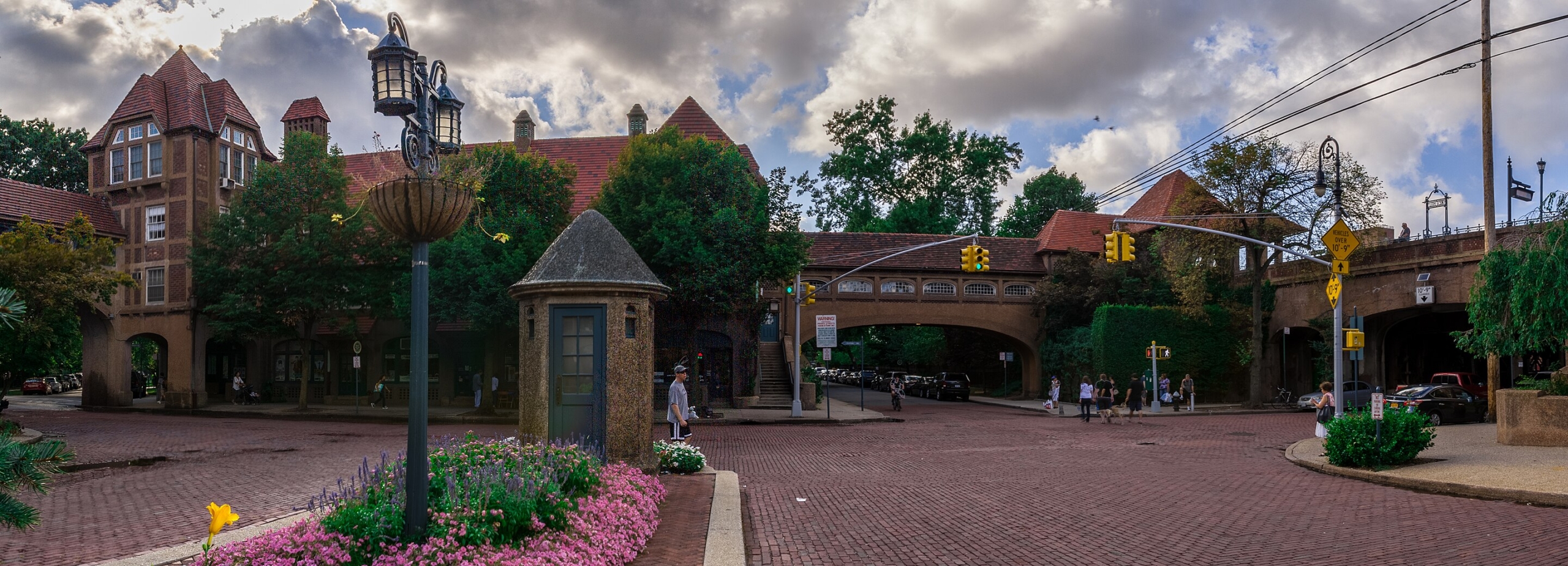panoramic photo of Station Square by Leo Chiou