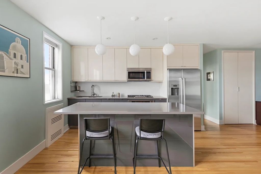 243 McDonald Ave. #6T