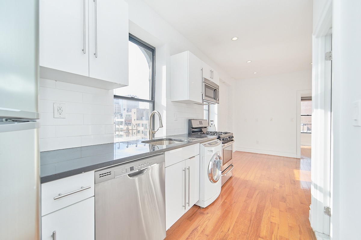 hell's kitchen 2br