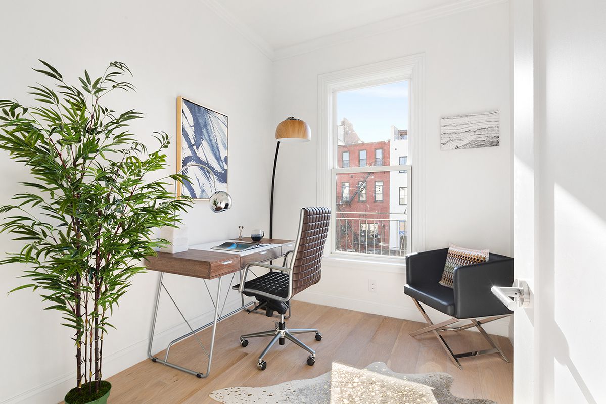 Image of NYC Apartments with Home Offices at 160 Carroll St #2