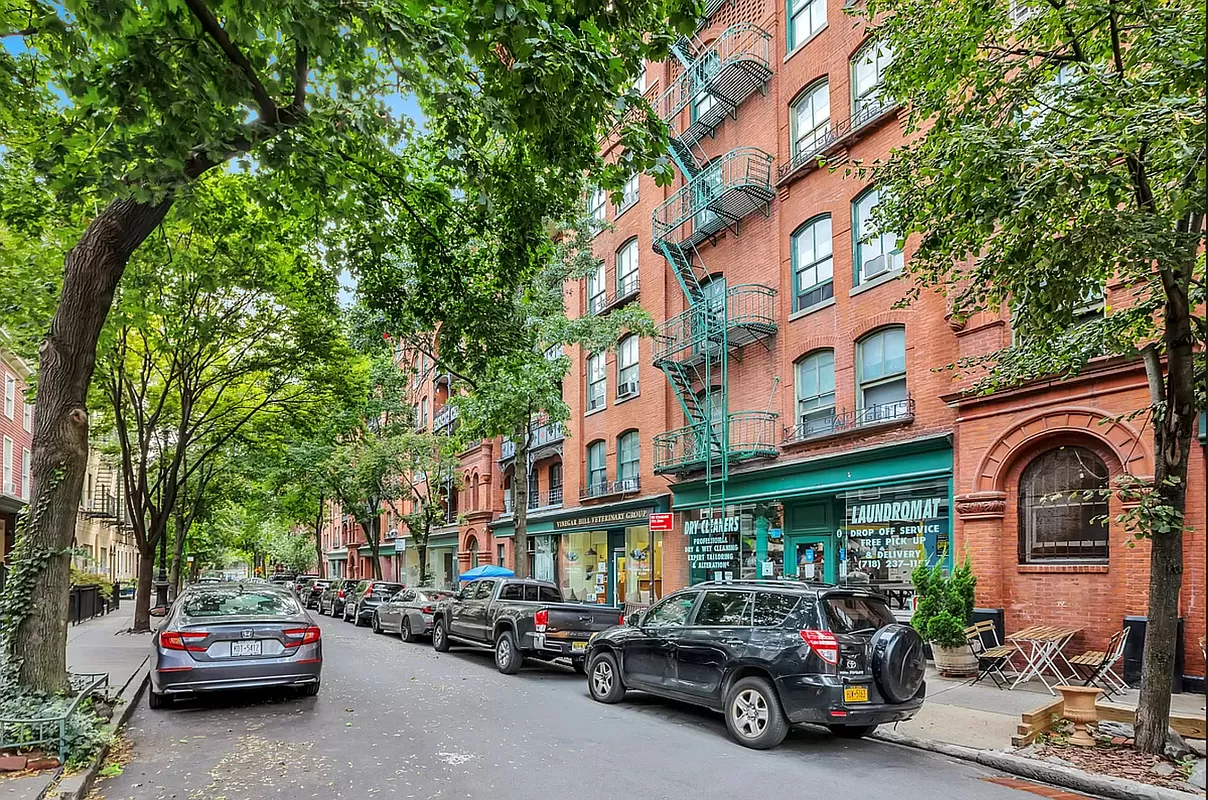 Brooklyn heights a building on Columbia Street