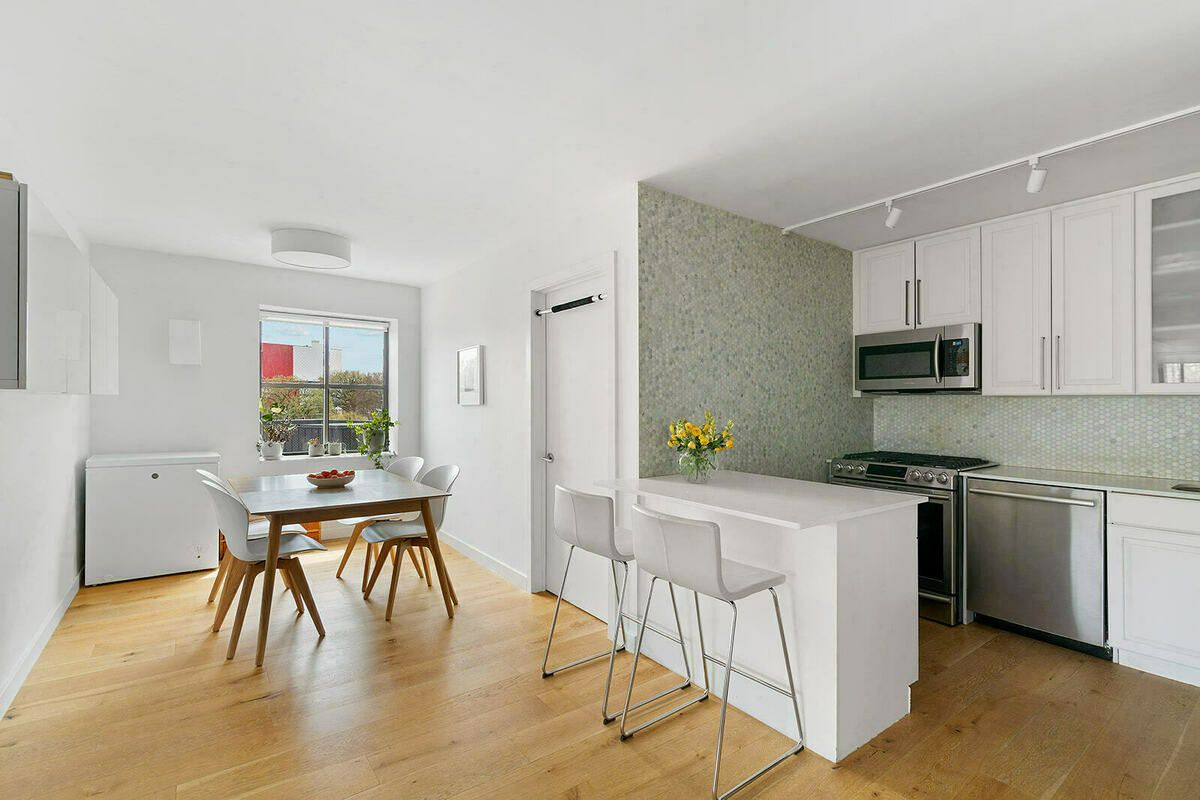 apartments with parking - windsor terrace