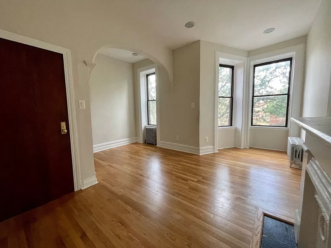 bushwick 2br - living area with archway