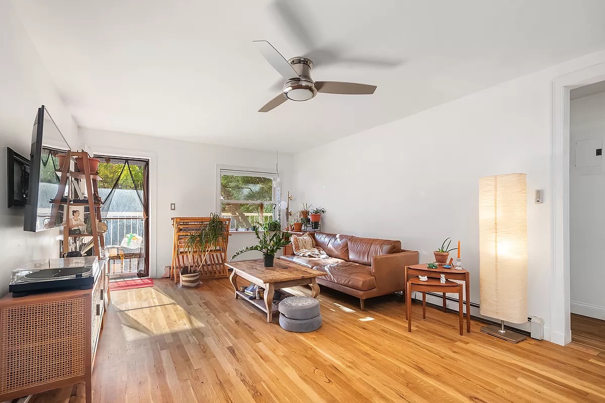 greenwood 2br - living room