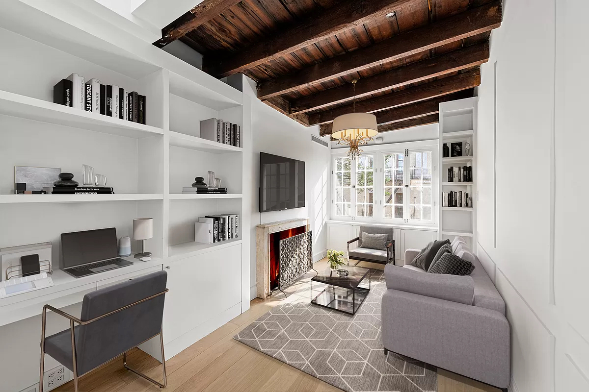 inside one of the skinniest townhouses in NYC