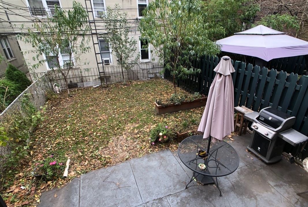 nyc apartments with backyards - astoria