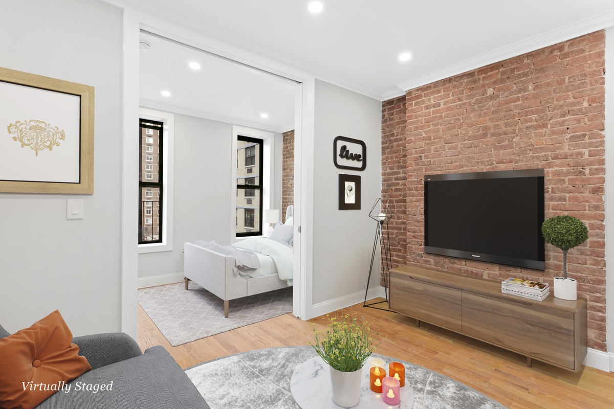 yorkville 2br - living room