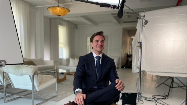 StreetEasy Expert real estate agent Mike Biryla being interviewed