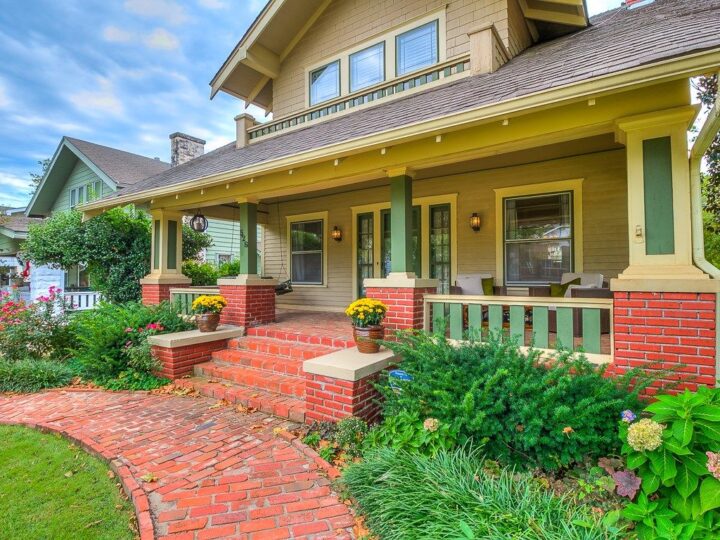 exterior image of craftsman home