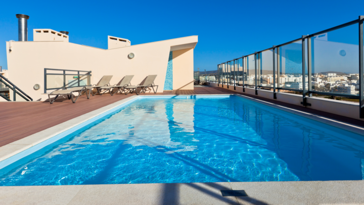 Apartment amenities: Rooftop pool