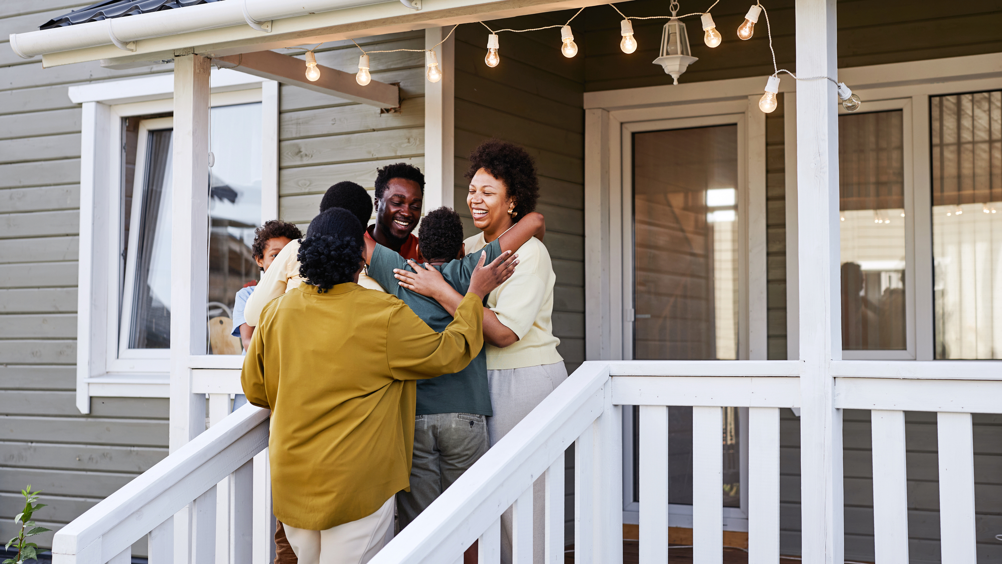 How to Make Your Guests Feel at Home, According to an Etiquette Expert