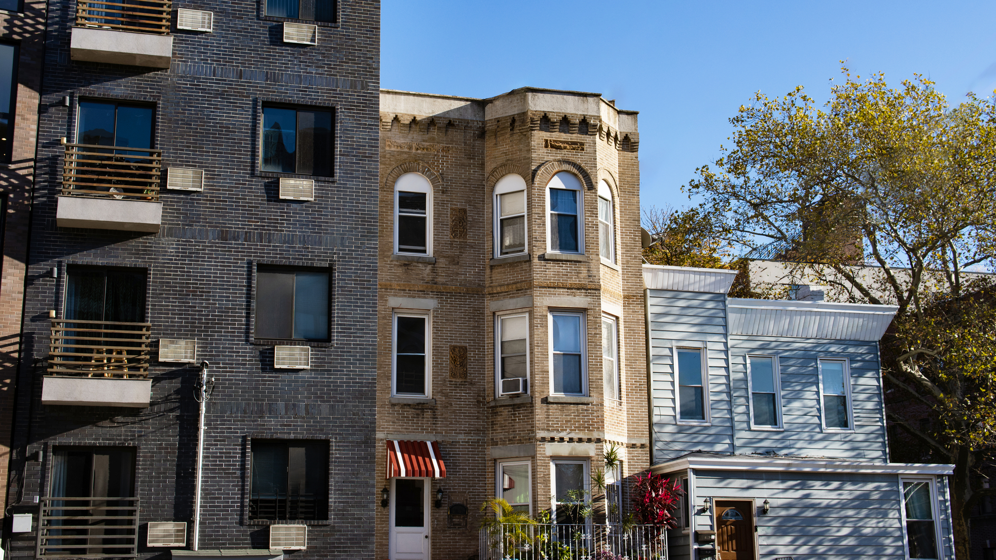 renting a house vs apartment