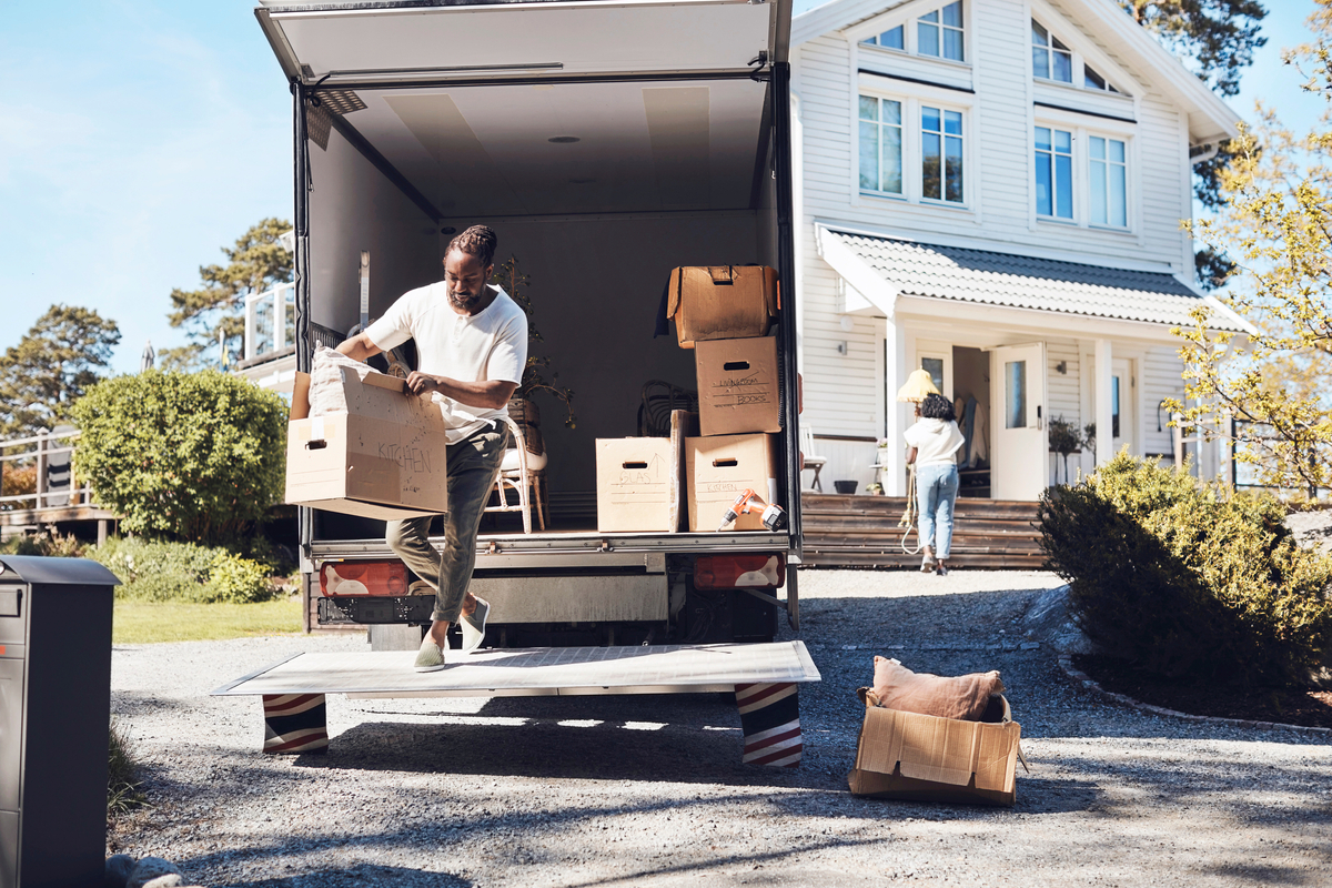 New Homeowner Checklist: 20 Things to Do When Moving to a New Home