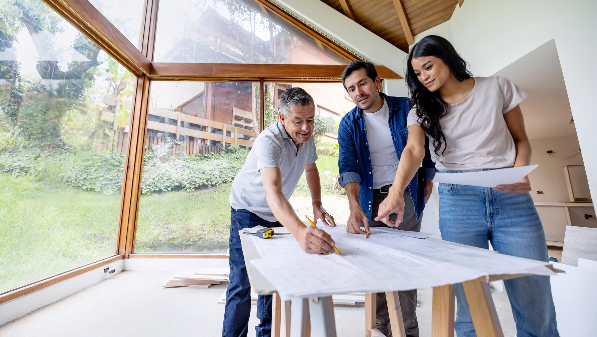 Tips for Working With a General Contractor on Your New Home Construction Project