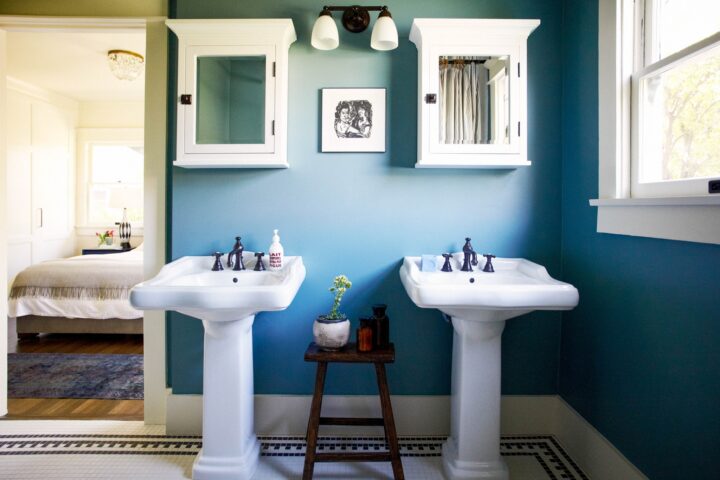 How to decorate a bathroom
