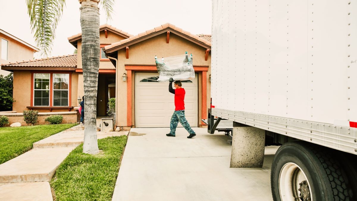 Moving truck and containers pros and cons