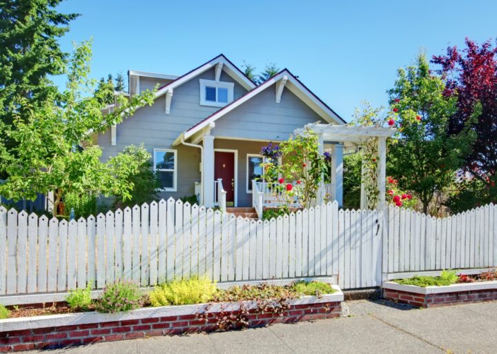Wood or Chain-Link? Picking the Right Fence for Your Home