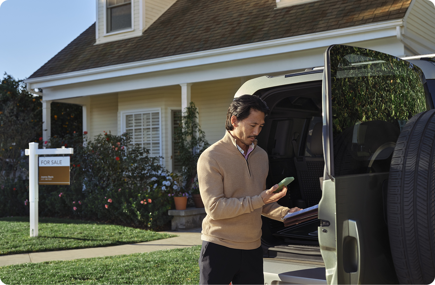 Lifestyle image representing people finding a home with Zillow