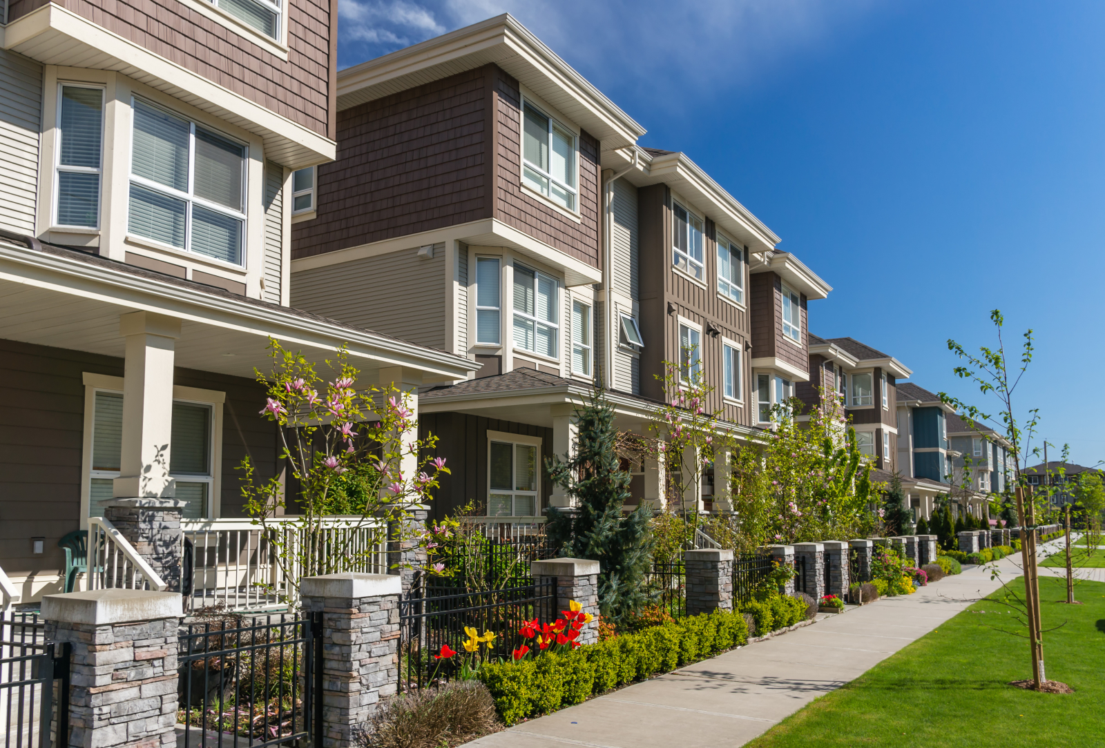 6 Tips for Improving Curb Appeal at Your Community