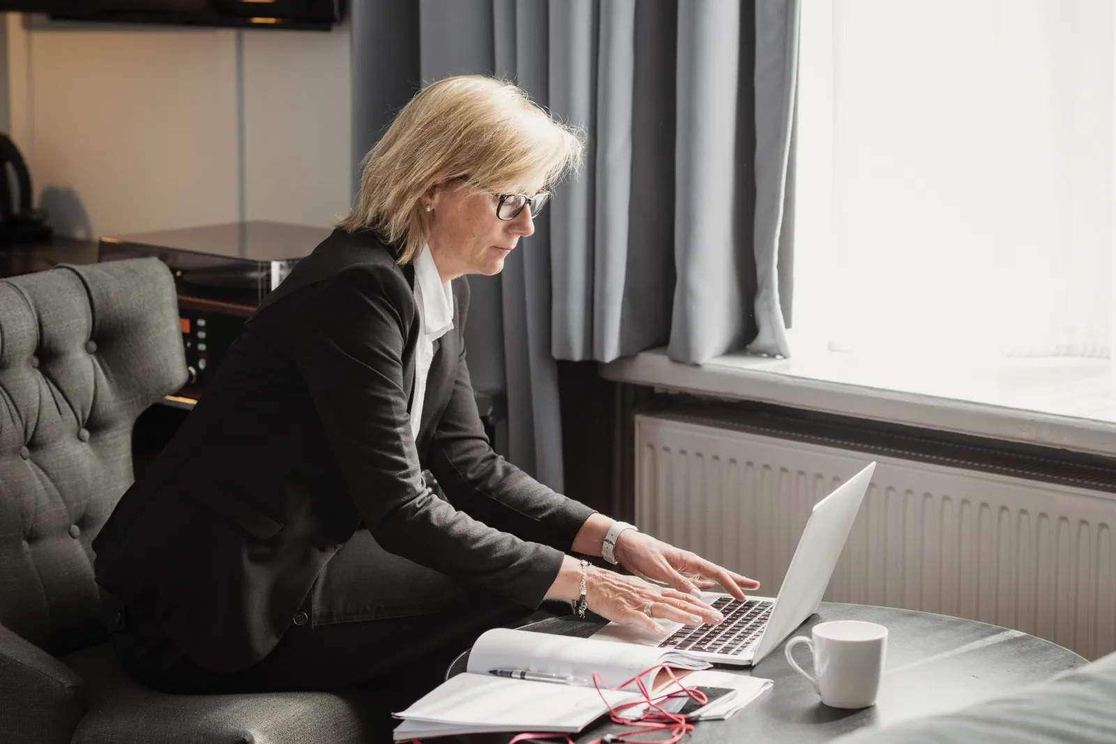 A real estate agent preparing a follow-up email for a lead.