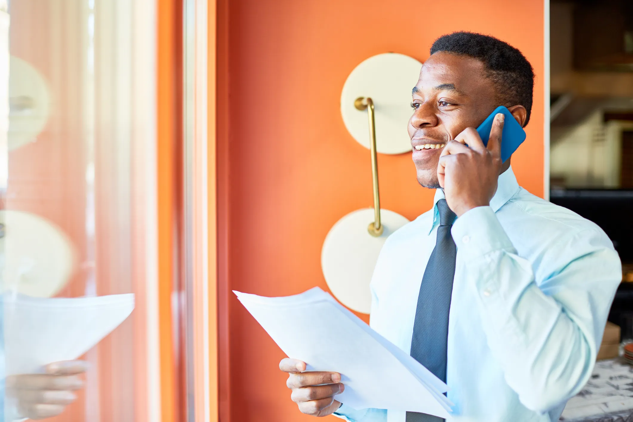Real estate agent converting leads with phone scripts.