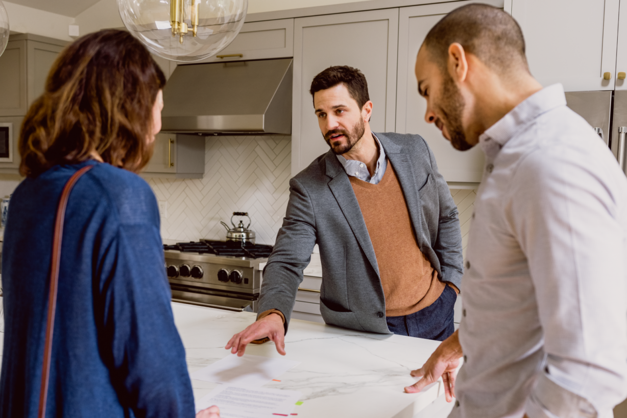 Home shoppers speak to an agent
