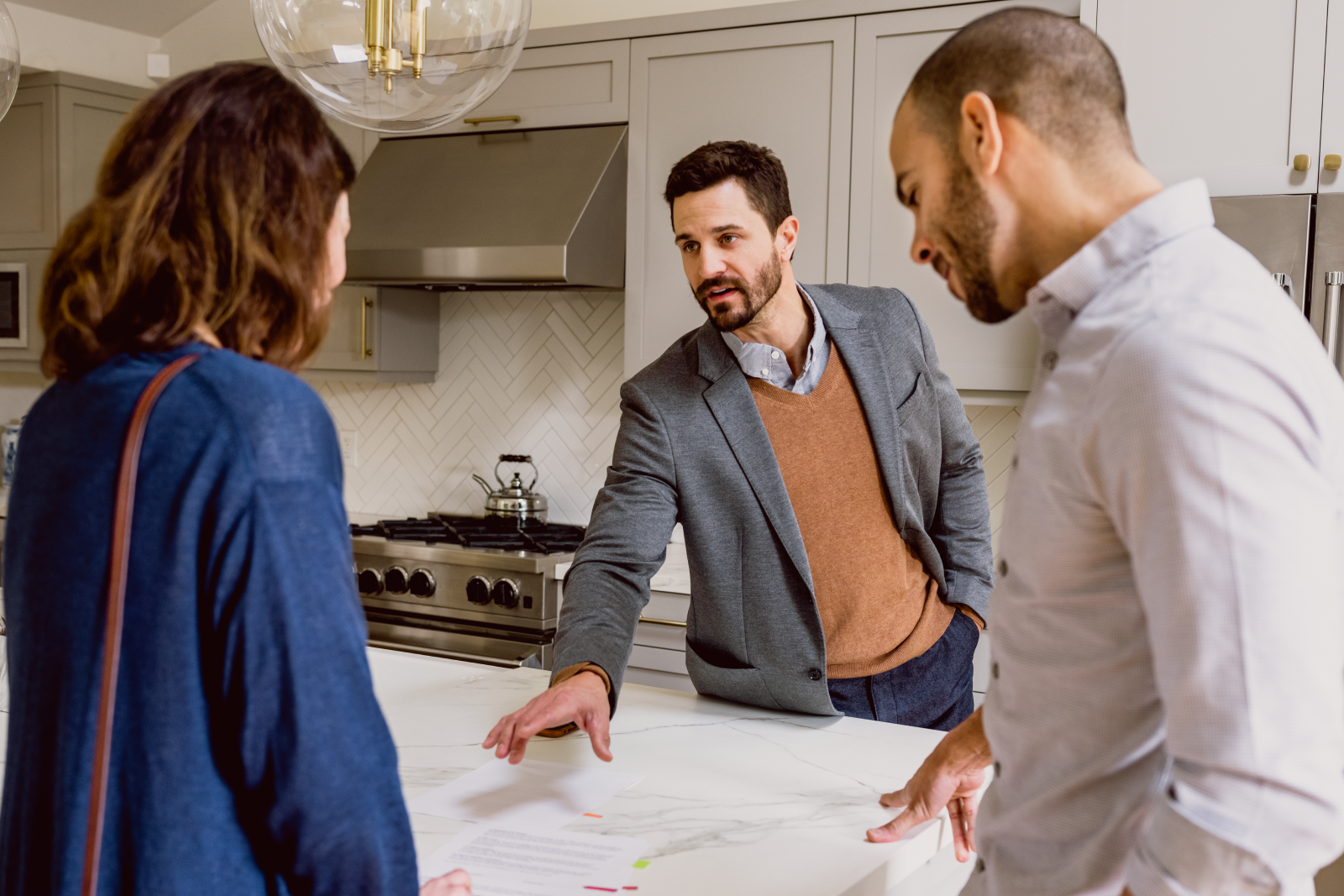 Home shoppers speak to an agent