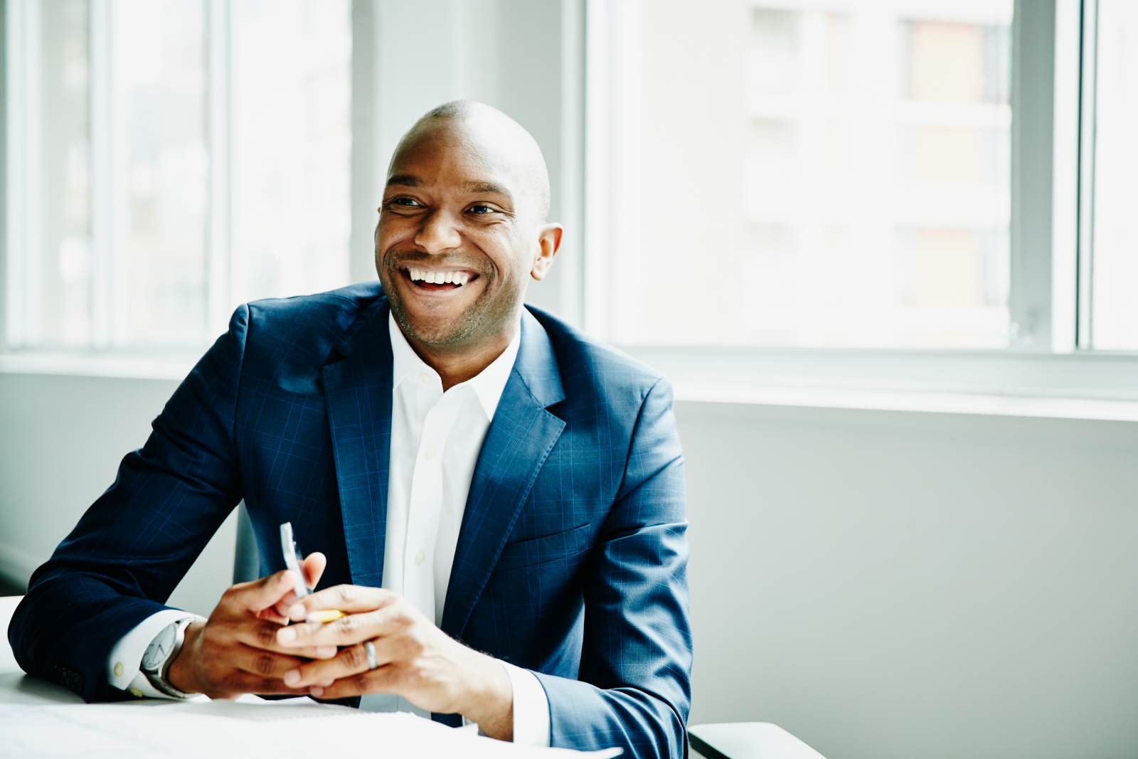 Describing the difference between a real estate agent and broker.