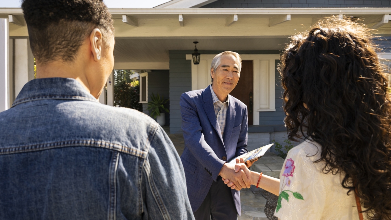 buyer contacts Zillow agent