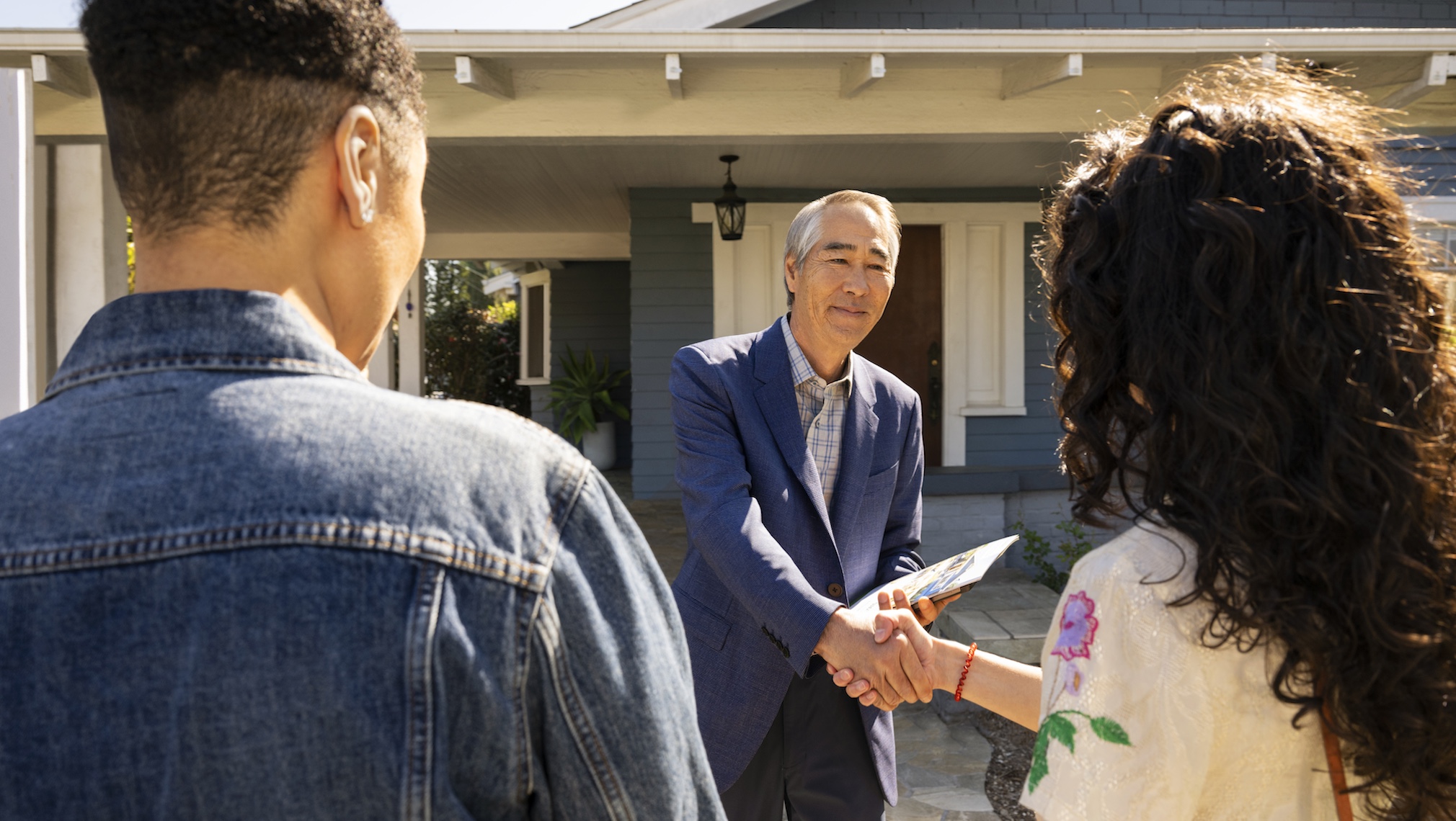 buyer contacts Zillow agent