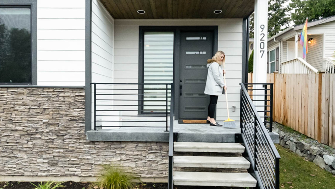 Agent preparing a home for a tour