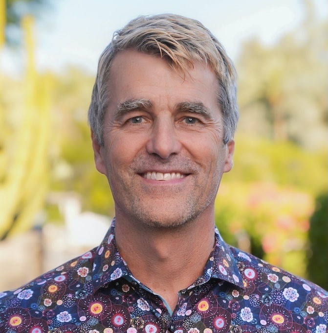 Christopher Roberts headshot