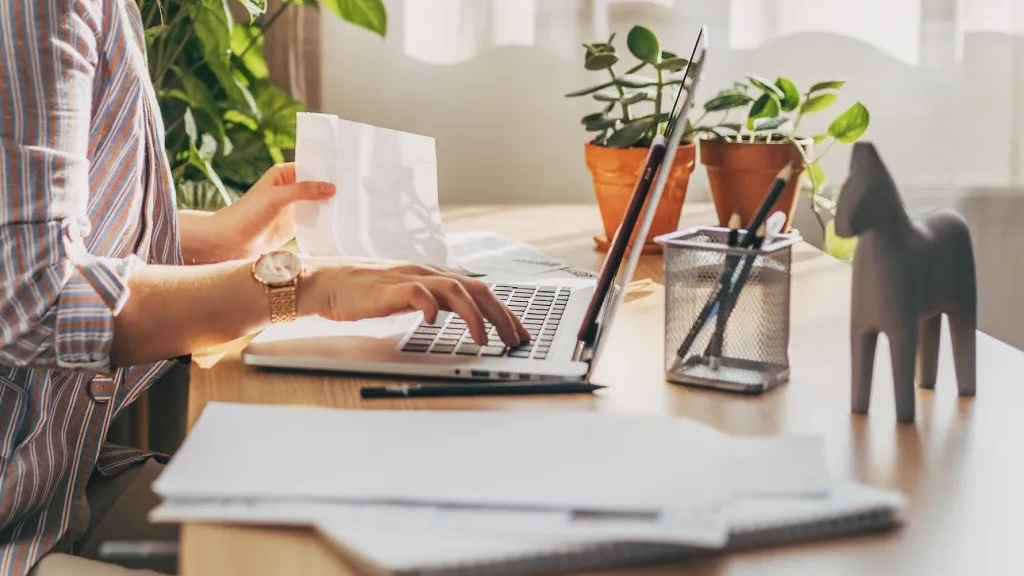 person paying mortgage on their computer