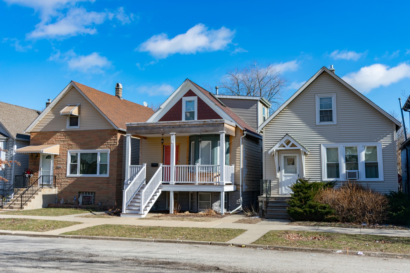 Homes are Staying on the Market for Longer, Meaning That Sellers Must Offer Fewer Tricks and More Treats to Attract Buyers