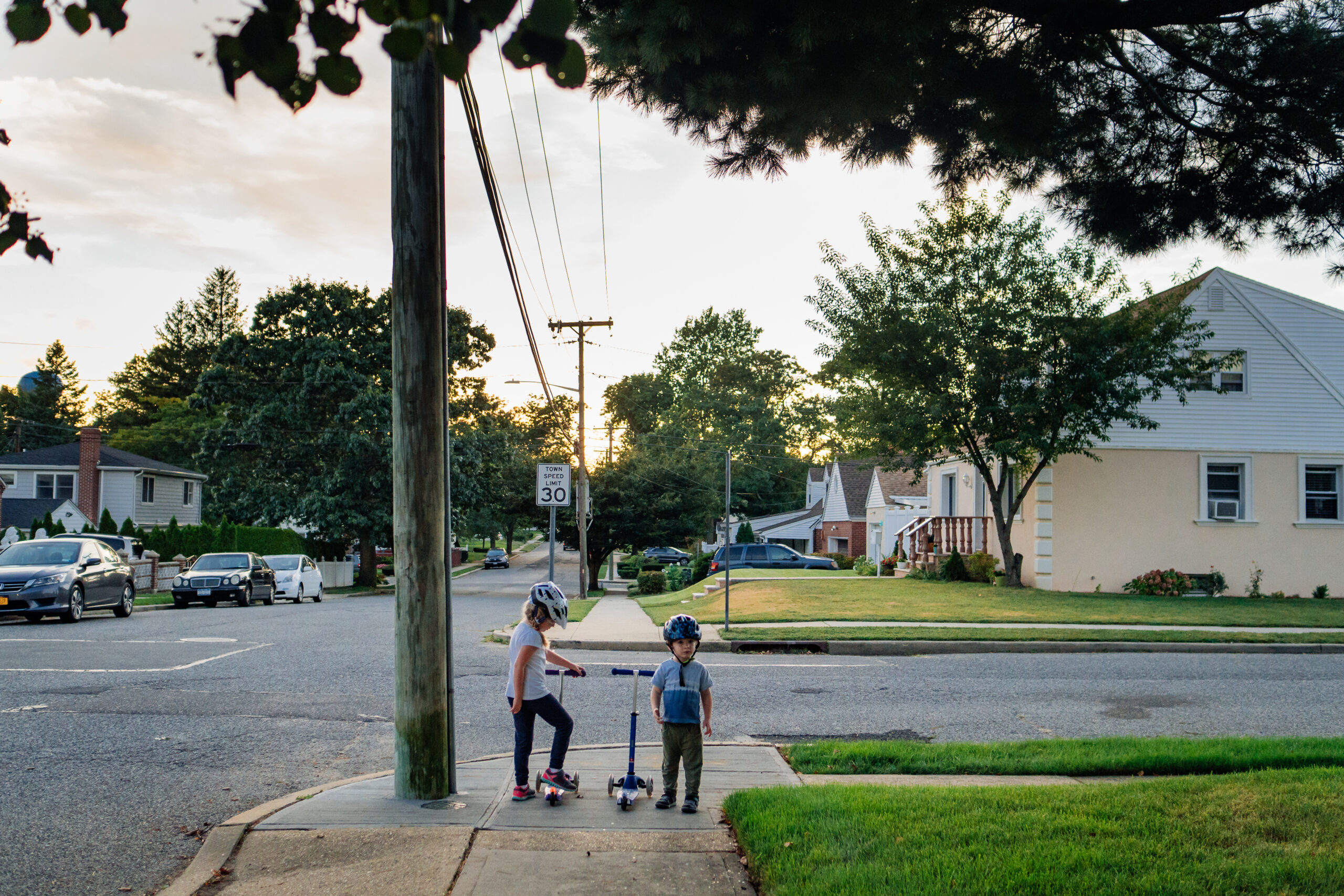 U.S. Housing Market Avoids Crash, but Challenges Remain for Buyers and Sellers