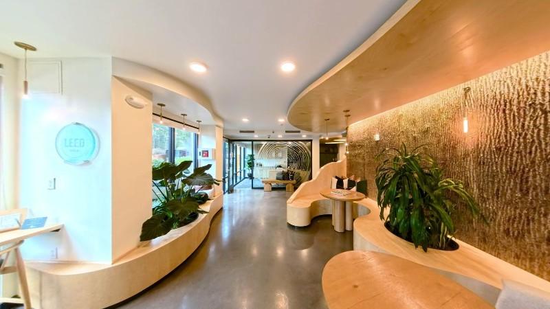 10930 116th Ave NE, Kirkland WA 98033 - Lobby